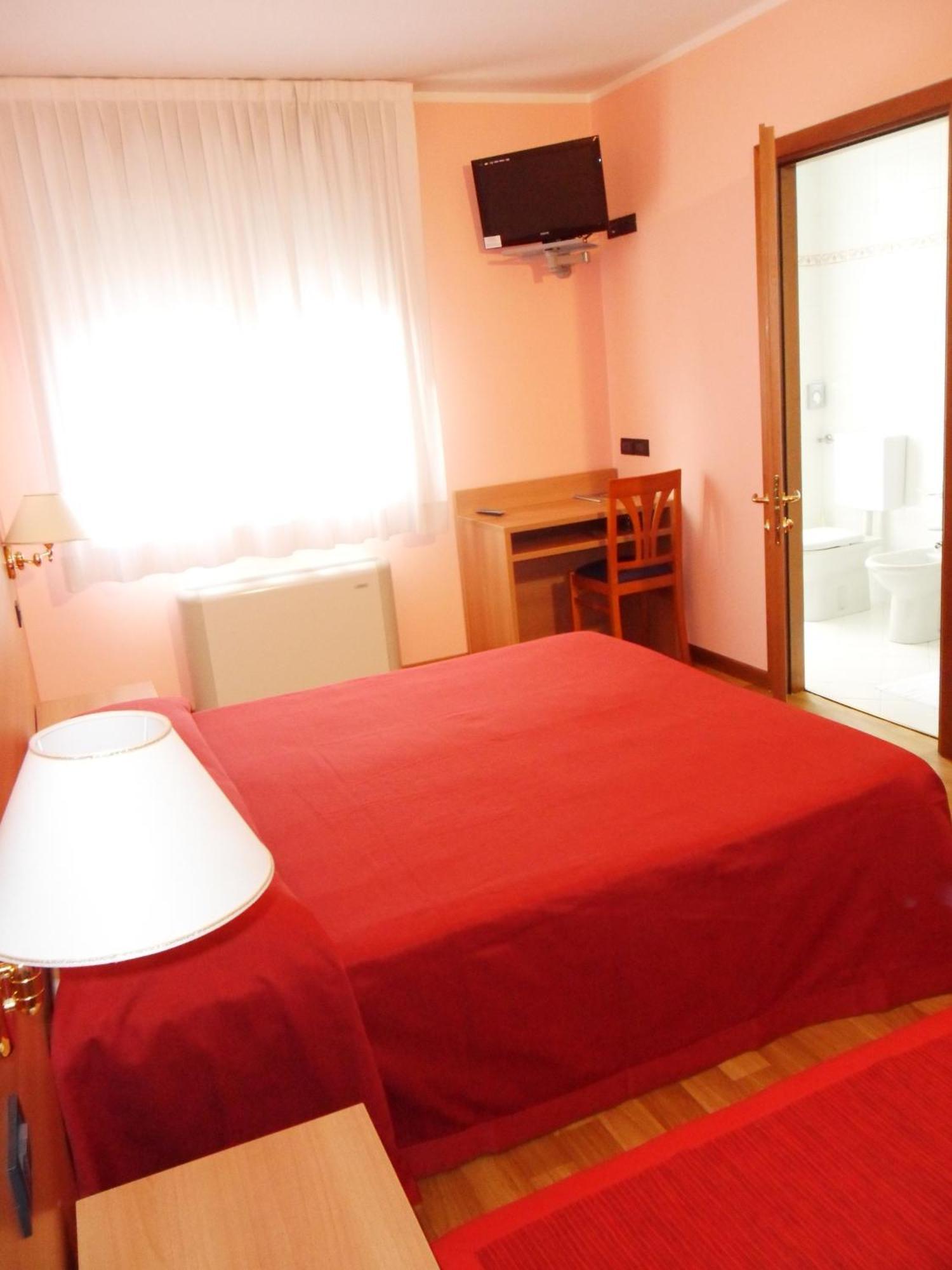 Hotel Ristorante Al Bassanello Бассано-дель-Граппа Экстерьер фото