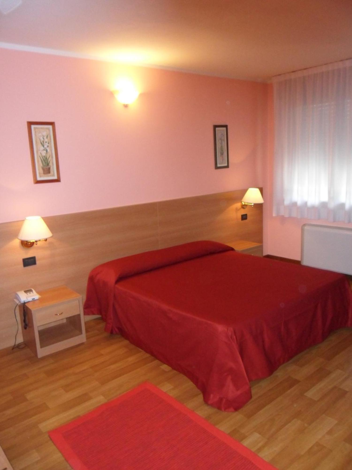 Hotel Ristorante Al Bassanello Бассано-дель-Граппа Экстерьер фото