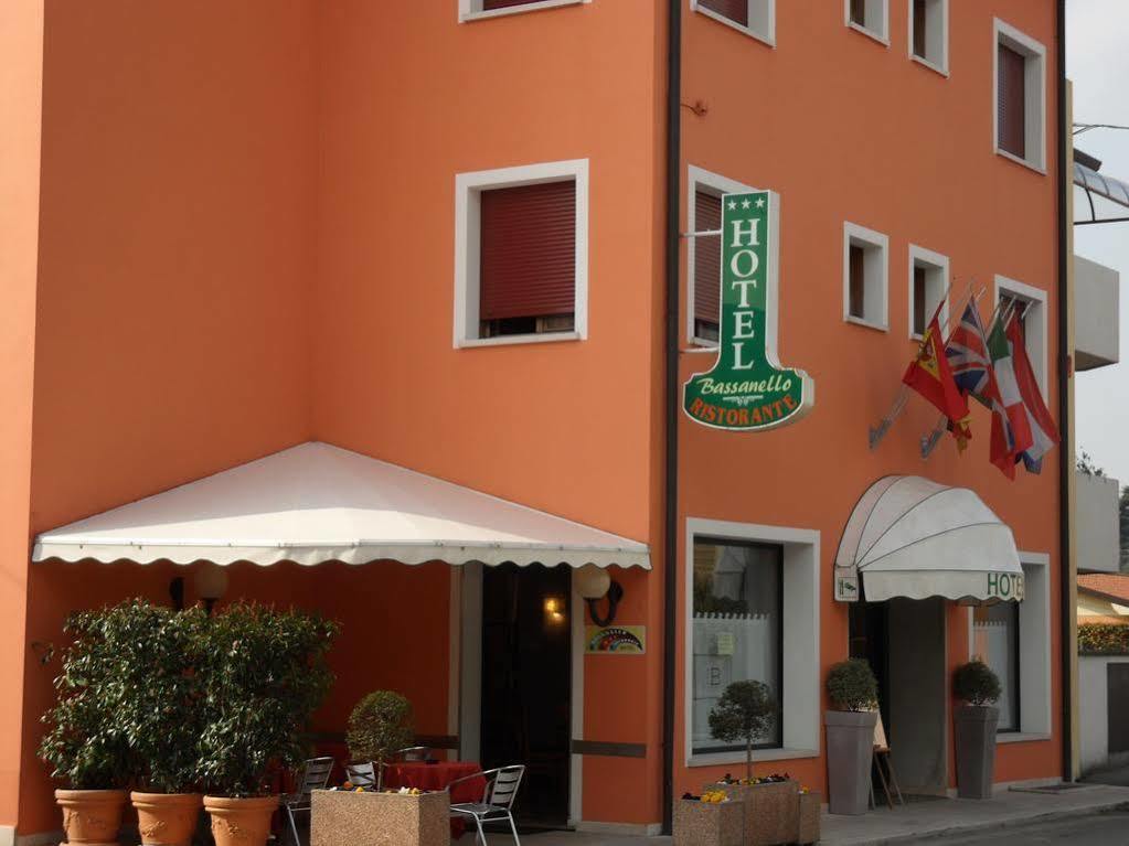 Hotel Ristorante Al Bassanello Бассано-дель-Граппа Экстерьер фото