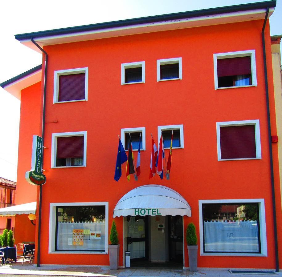 Hotel Ristorante Al Bassanello Бассано-дель-Граппа Экстерьер фото